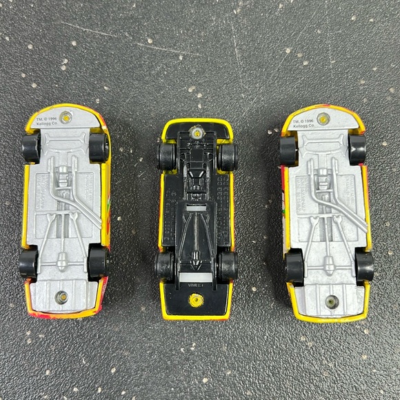 Free Gift 3 NASCAR Hot Wheels Die-Cast Kellogg Corn Flakes Race Cars Vintage - Picture 8 of 12